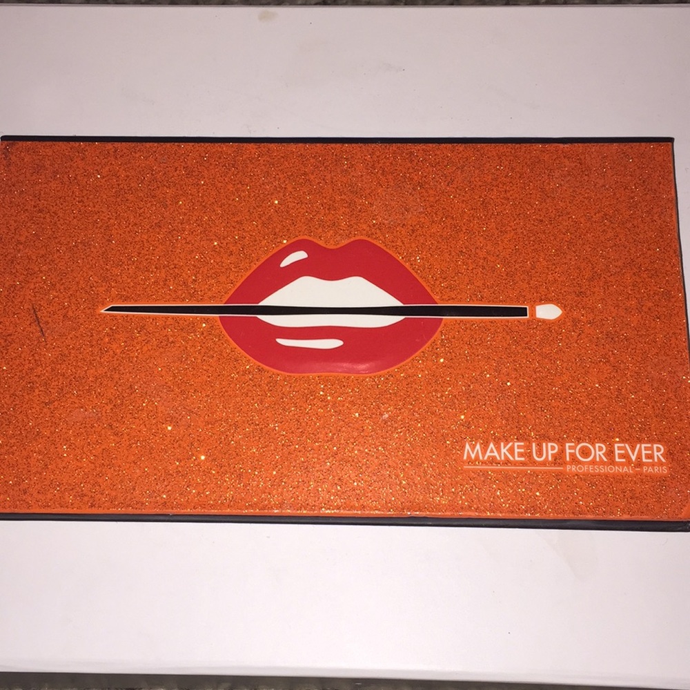 Makeup palette